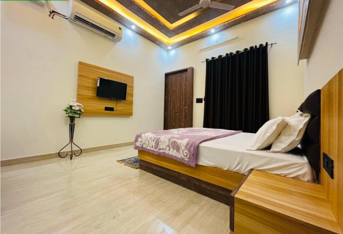 Lotus Palm Retreat - Full Villa Ujjain Ngoại thất bức ảnh